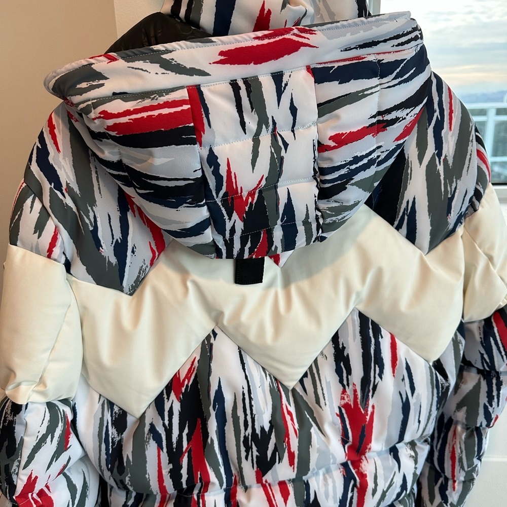 Stylish Multicolor Puffer Jacket - Picture 3 of 5